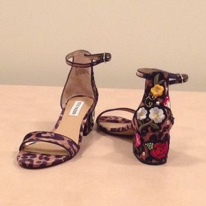 Steve Madden Sandels